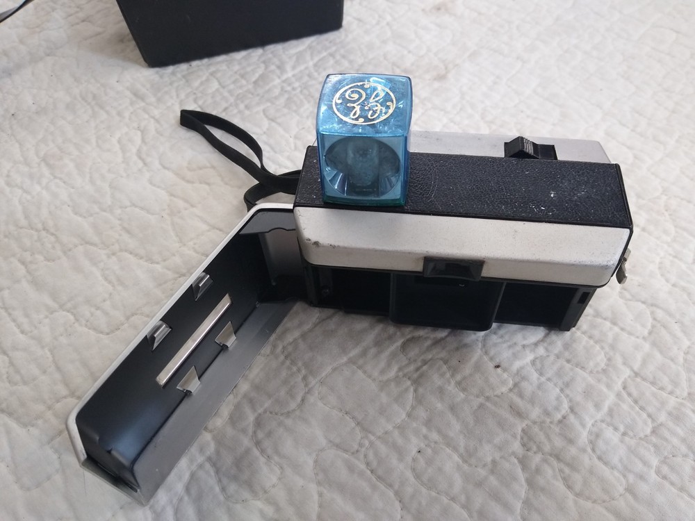 Kodak Instamatic Camera 304. With Carrier.