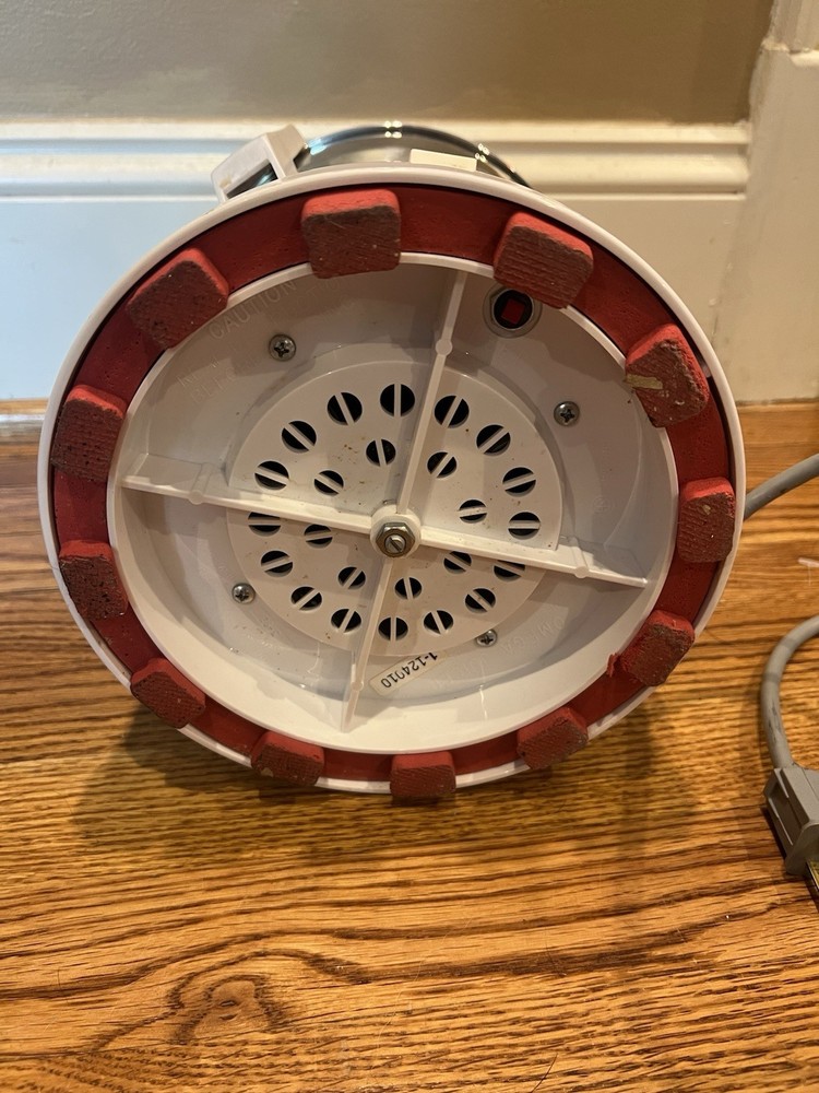 Omega Fruit Vegetable Juicer Extractor Model 1000