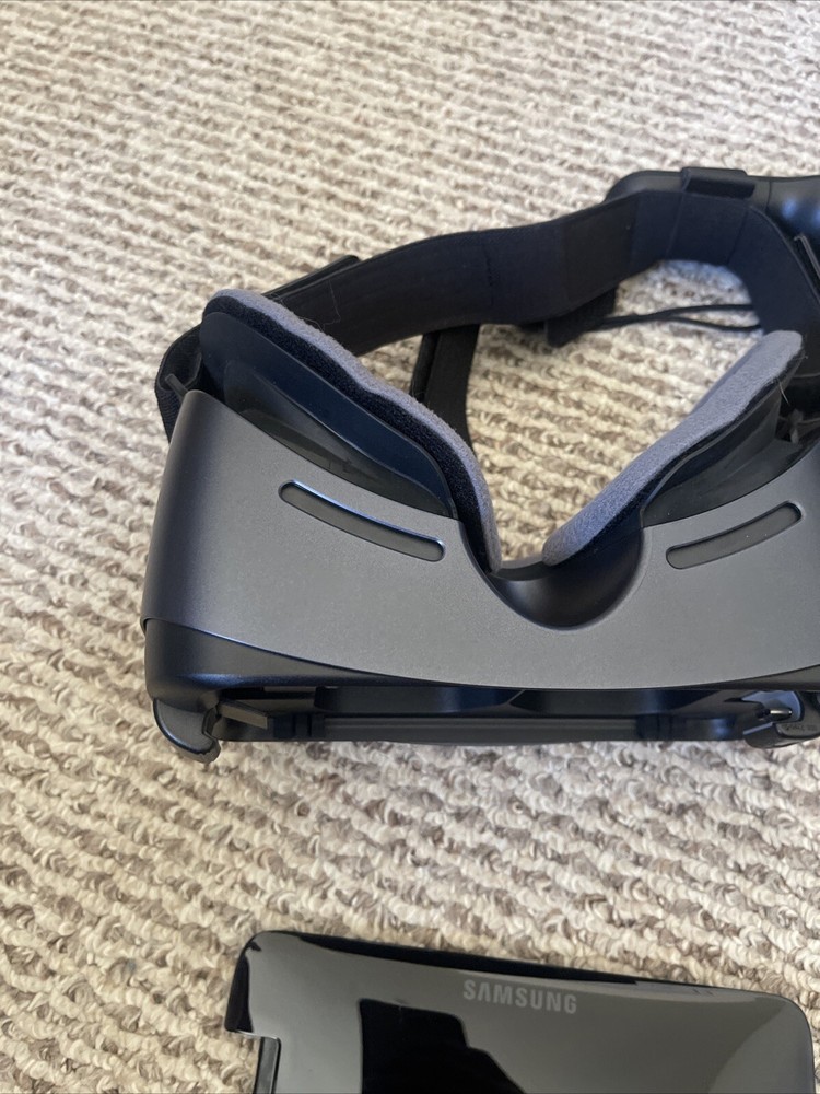 Samsung SMR324 Gear VR with Controller - Black