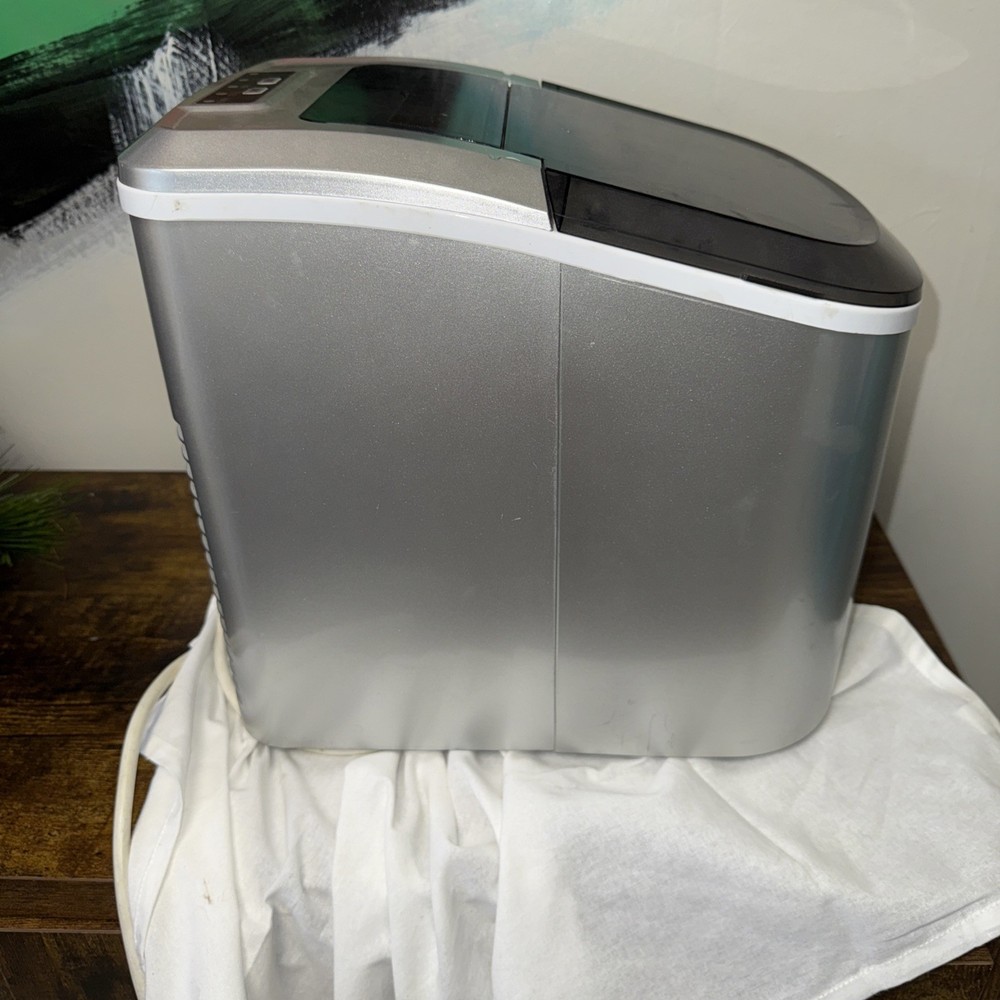 Frigidaire EFIC189 Ice Maker Silver