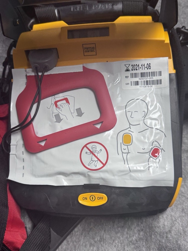 Physio Control Lifepak CR Plus Great Condition With Case