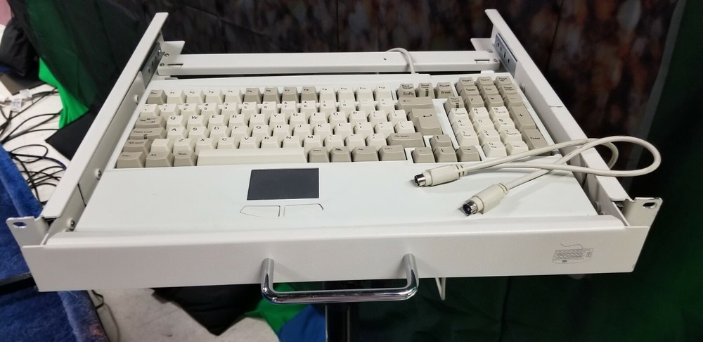 Rack Mount Keyboard/touchpad pull out