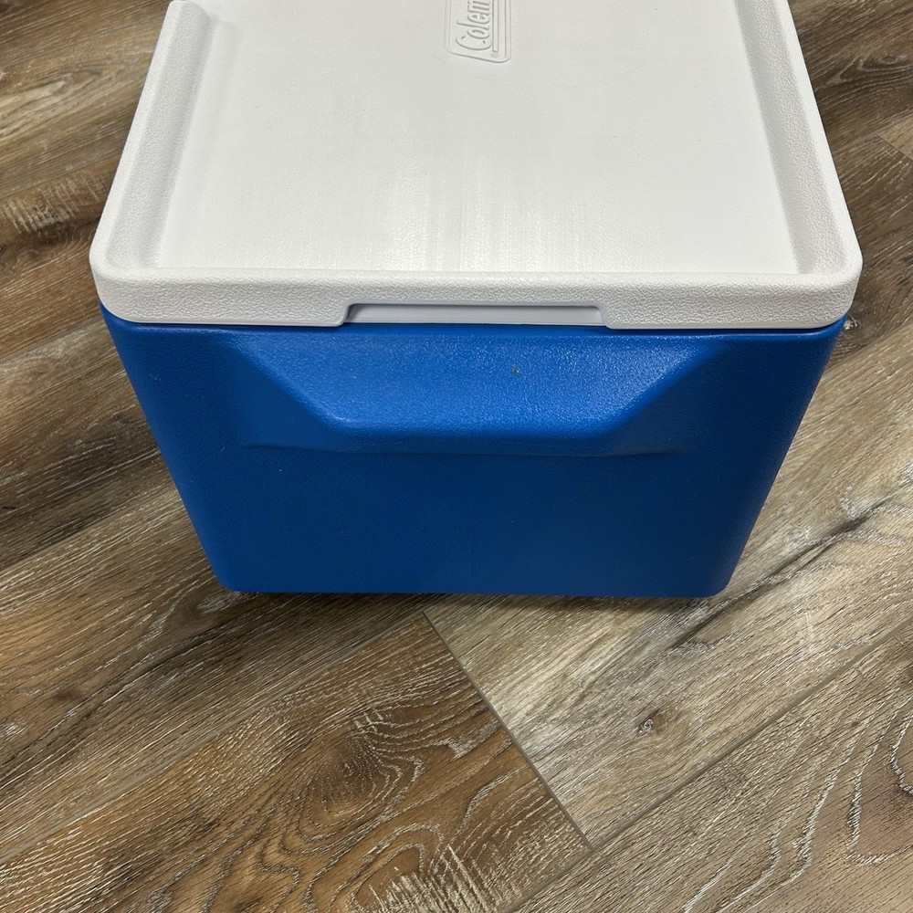 Coleman Party Stacker Cooler Model 9223 Stackable 48 Cans Blue White