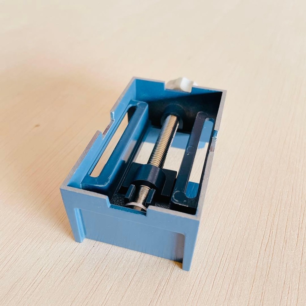 Hozan Mini Vise K-24