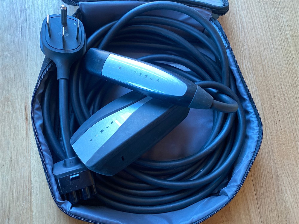 2020 - 2023 Tesla model Y 3 charger Gen 2 Mobile Connector charging cable bundle