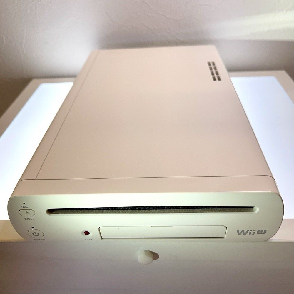 Nintendo WII U Bundle Set - Includes two handles and two controllers. Initialize