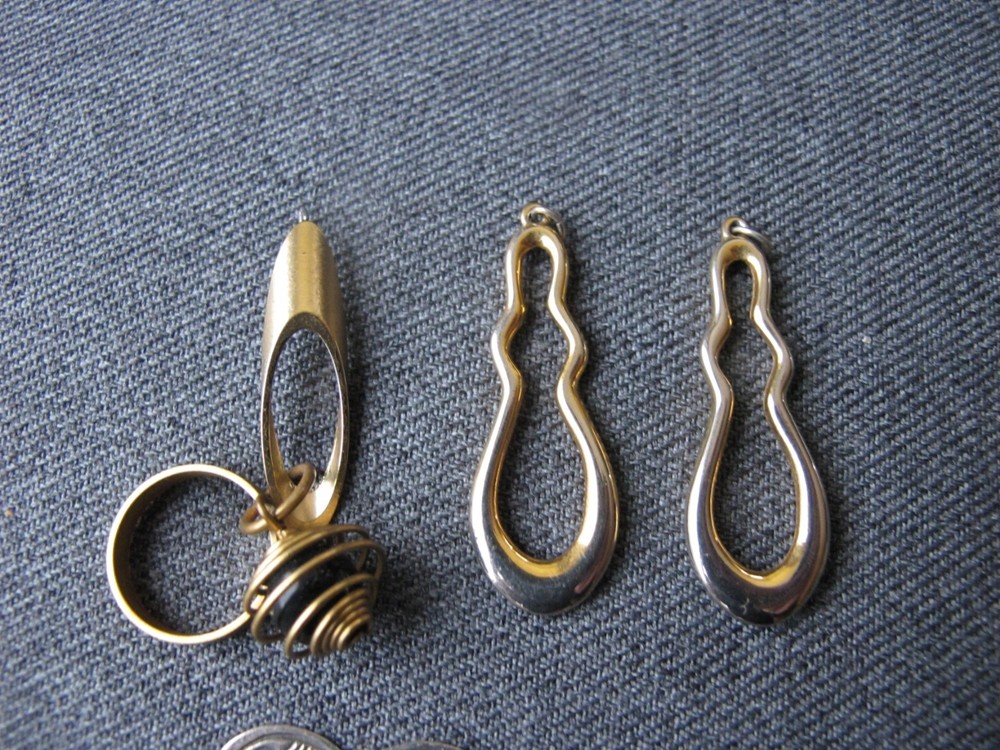 5 Vintage different metal pendants 9280 O