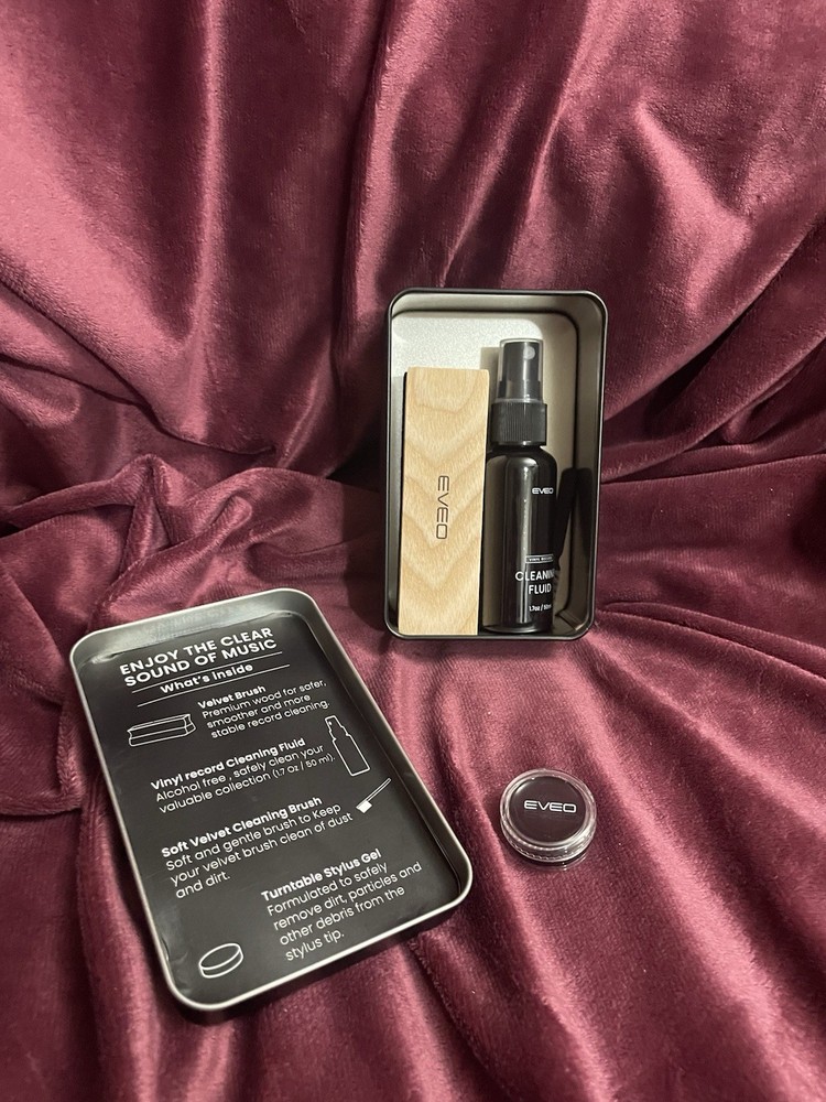Record cleaning kit (like new, in original box)