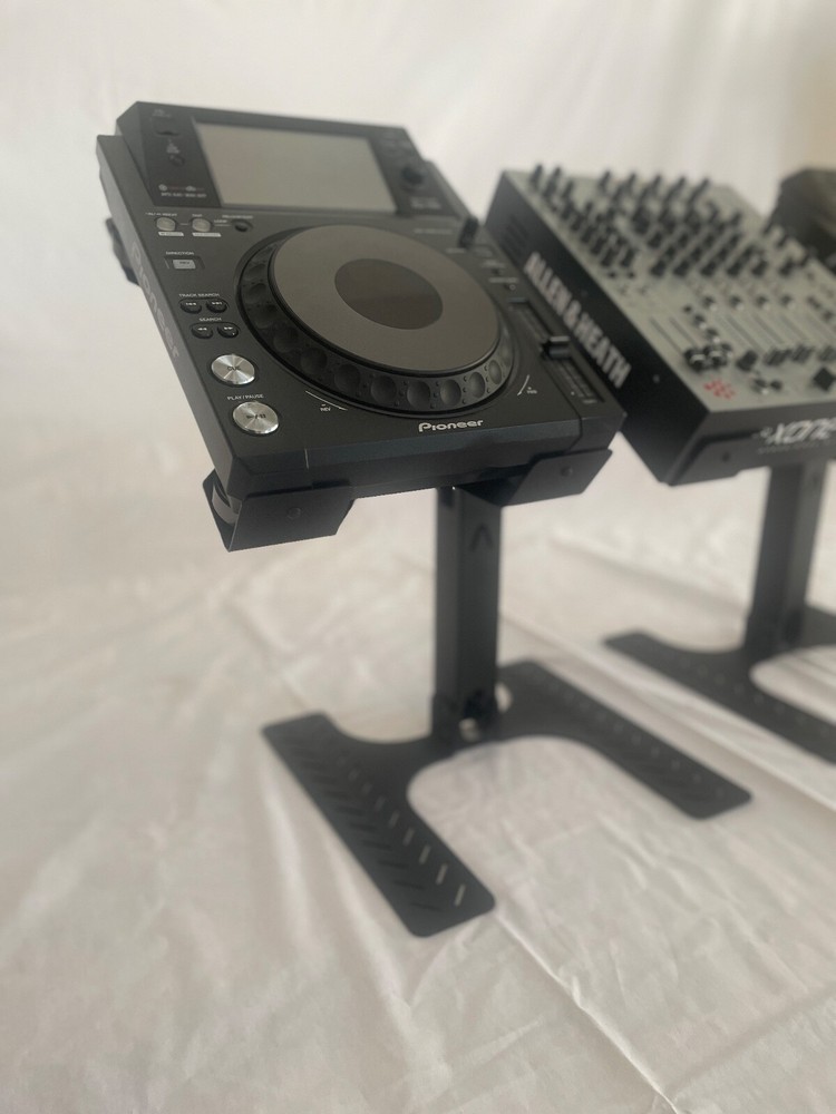 All-in-one Desktop DJ Workstation