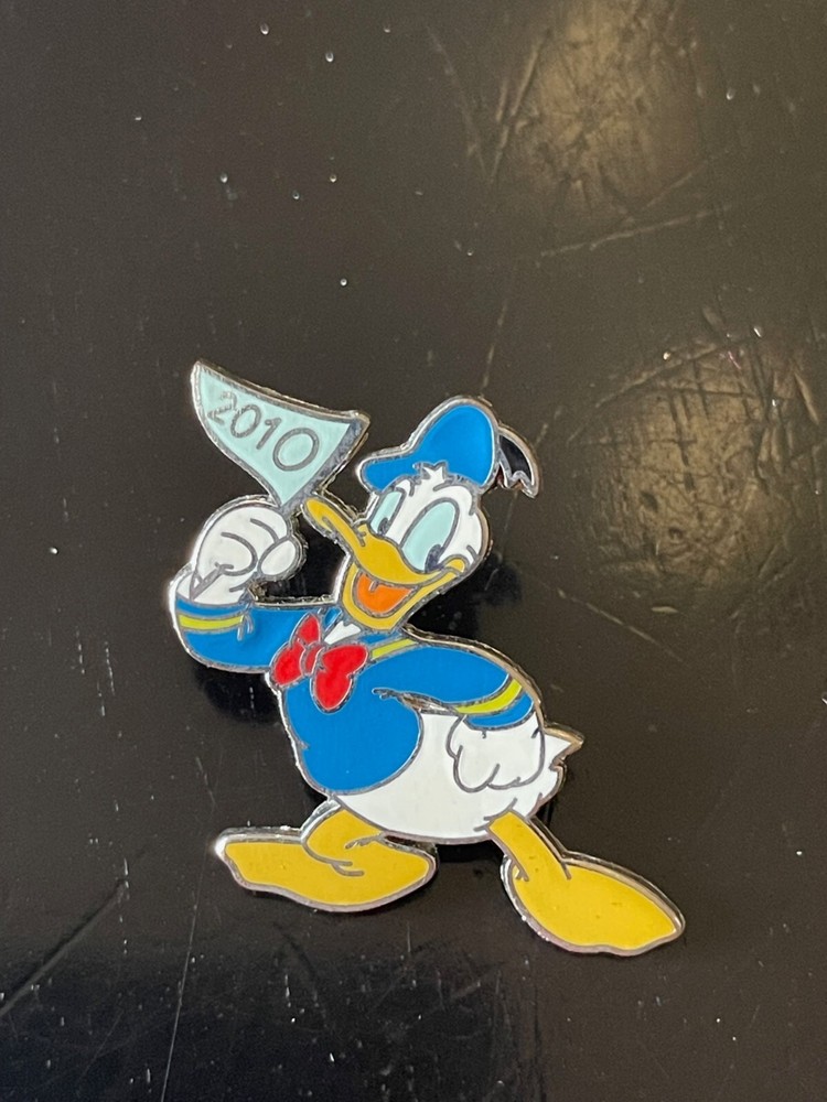 Disney Pin 2010 Donald Duck LE 2000
