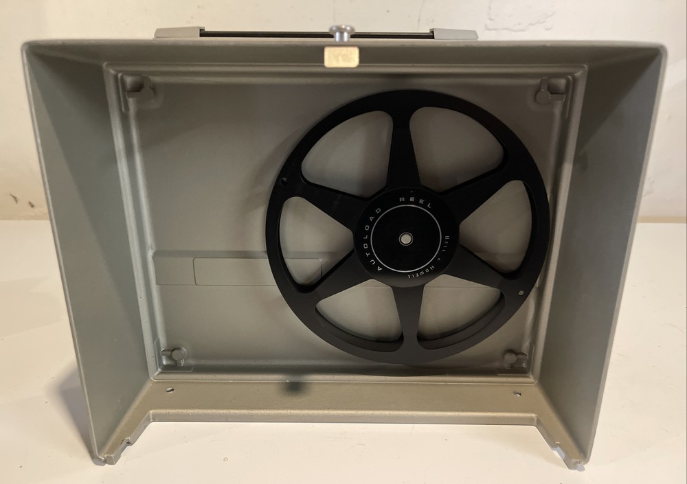 Vintage ‘70s Bell & Howell Multi Motion 467A Autoload/Auto Rewind 8mm Projector