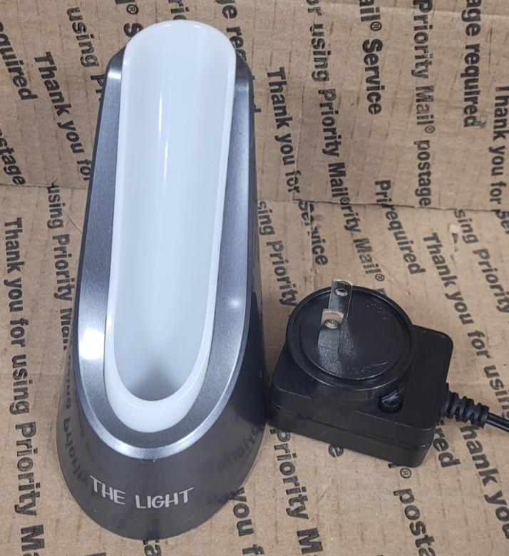 GC THE LIGHT CHARGING BASE CL-DC20 W/AC-ADAPTER (TESTED)