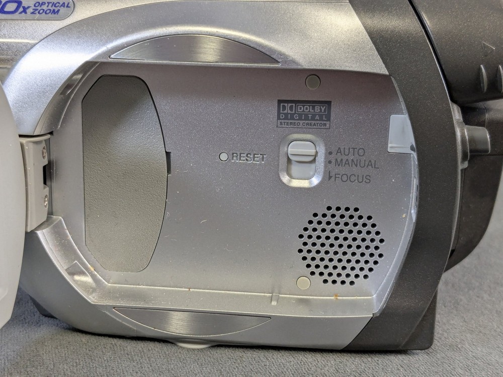 Untested Panasonic VDR-D150 DVD Camcorder Multi-Format 30x Optical Zoom