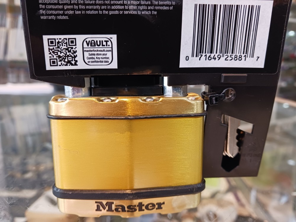 MASTER LOCK PADLOCK EXCELL 32mm OCTAGONAL BORON CARBINE SHACKLE LAMINATED