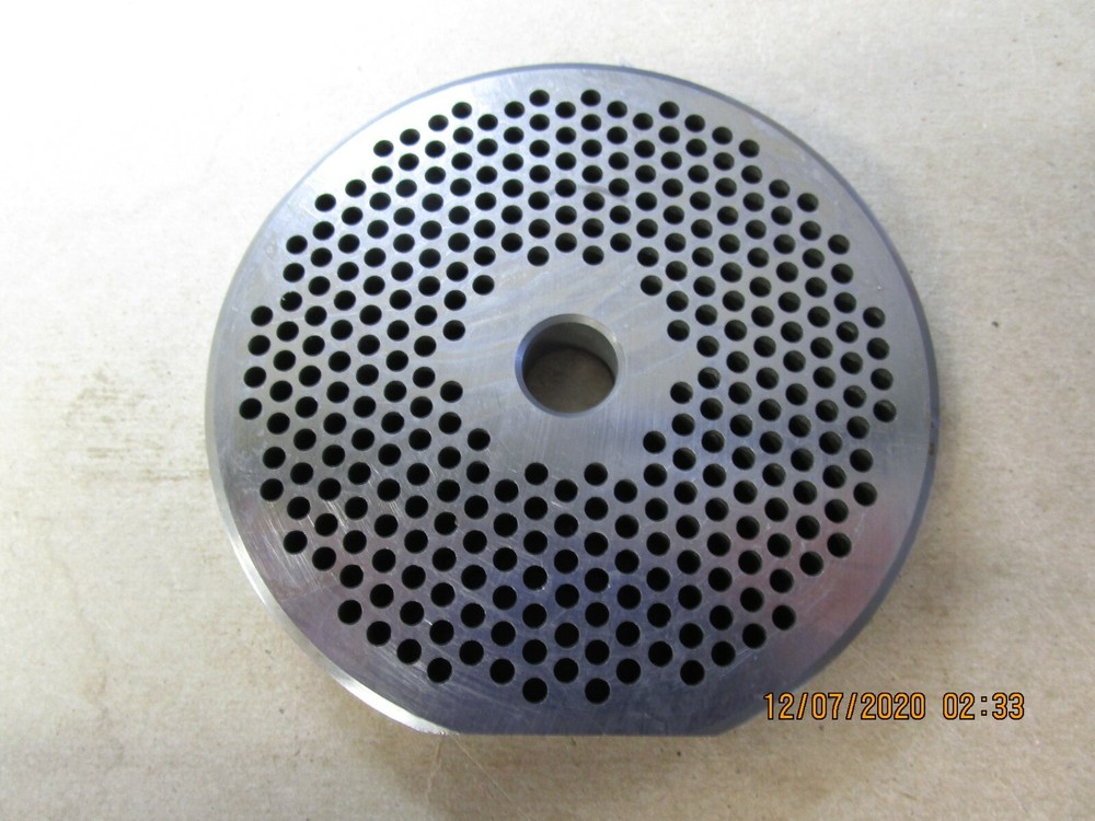#32 GRINDER PLATE 1/8” 1 SIDE FLAT CLEVELAND STYLE