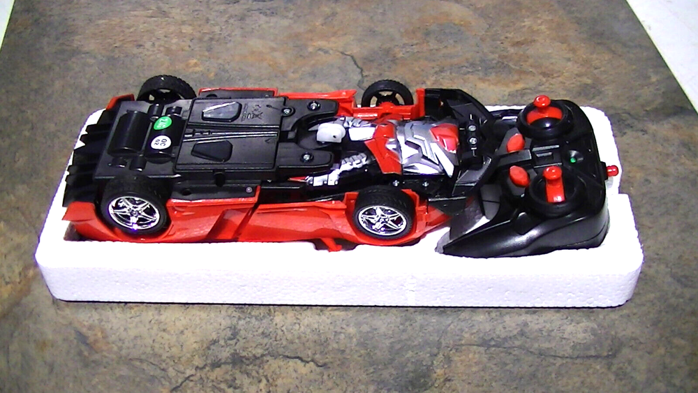 Desuccus RED Remote Control Car, Transform Robot RC , 2.4Ghz 1:18