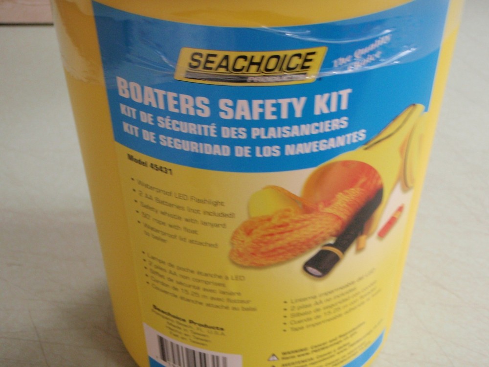 BOATERS SAFETY KIT 45431 BAILER LED FLASHLIGHT WHISTLE 50FT ROPE WITH FLOAT
