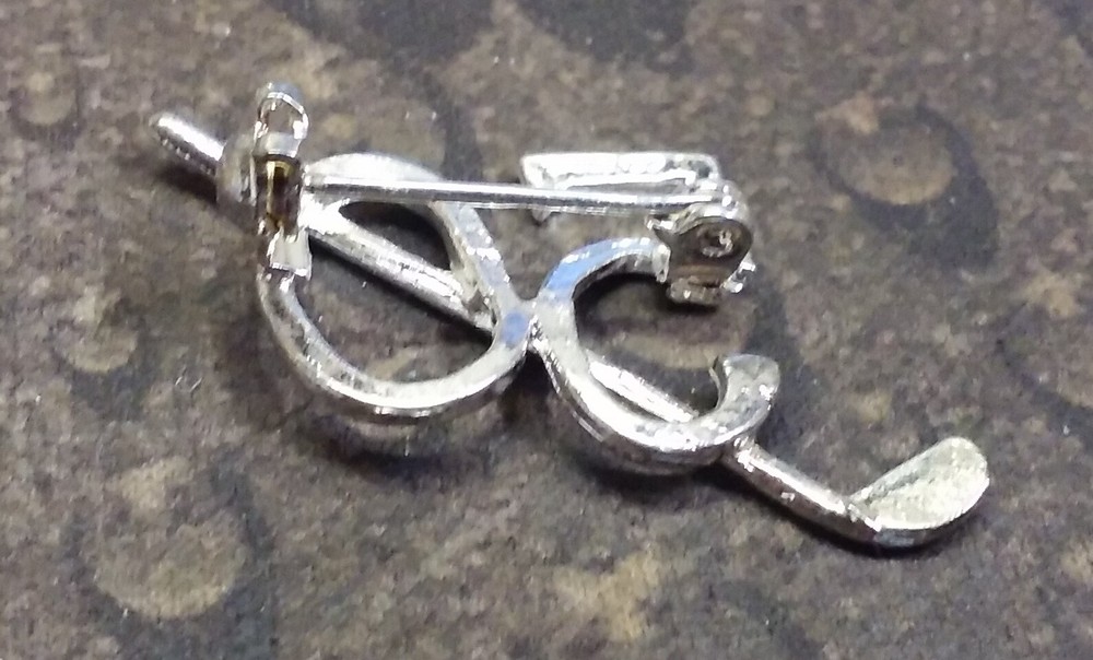 Golf Breaking 50 pin badge