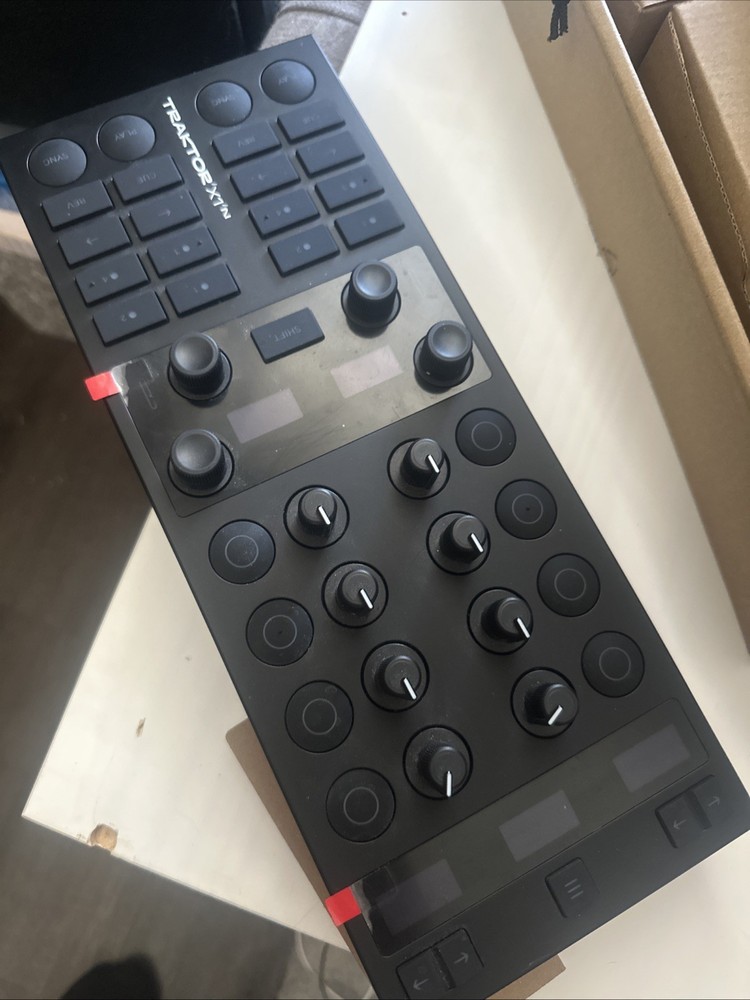 Native Instruments Traktor X1 Portable USB DJ Controller for Effects, Loops a...