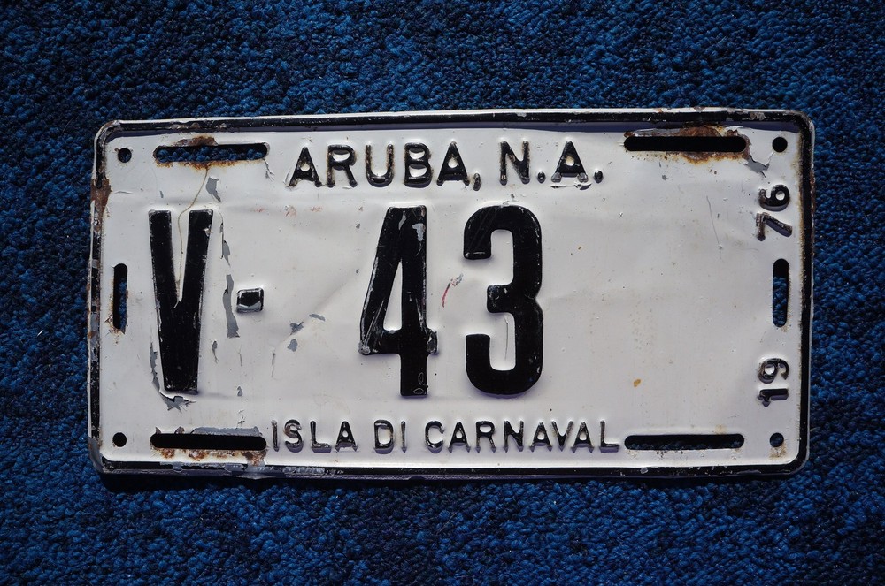 1976 ARUBA License Plate - ISLA DI CARNAVAL