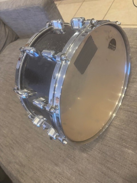 Legend Snare Drum 14 x 7 with black sparkle wrap