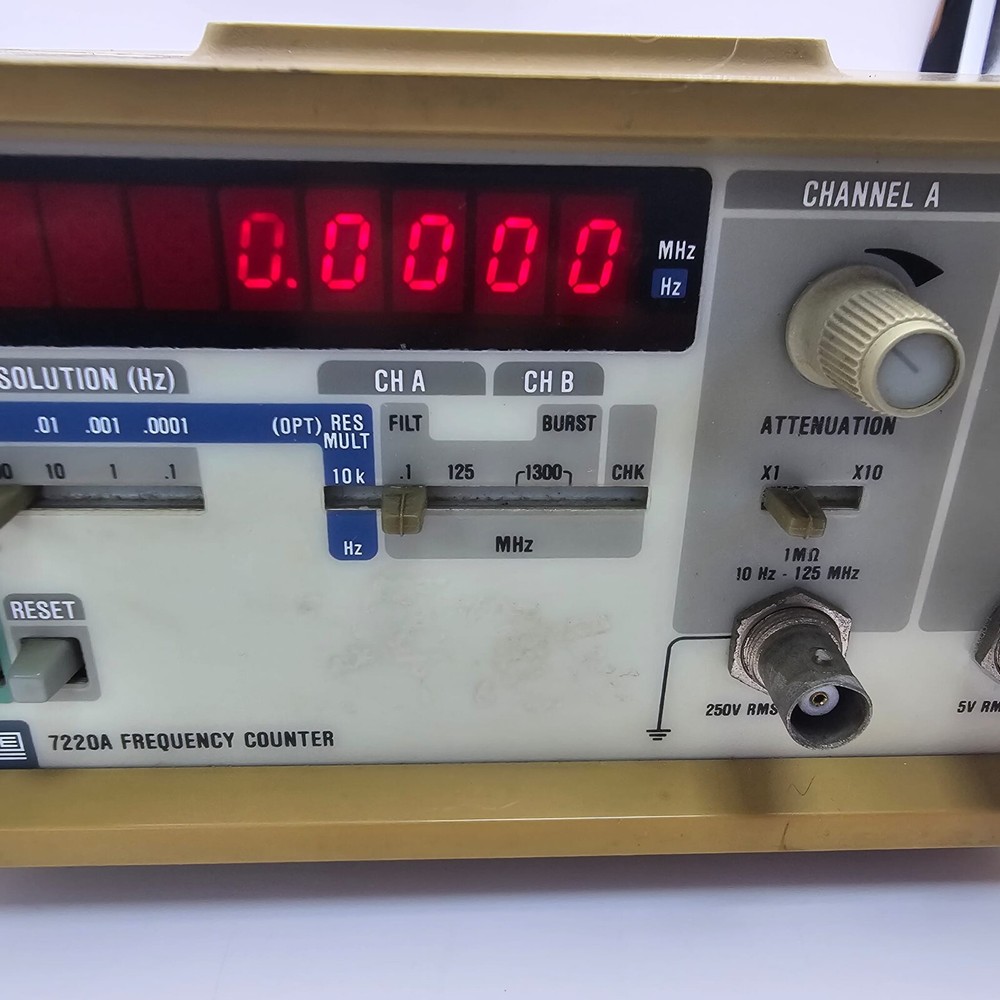 Fluke 7220A Frequency Counter, 1.3 GHz