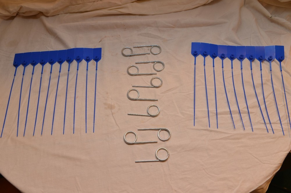 20 BLUE FIRE EXTINGUISHER TAMPER FLAG SEALS & 10  SAFETY PULL PINS