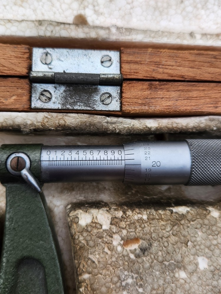 Mitutoyo 10-11" Outside Diameter Micrometer & Case No 103-225A