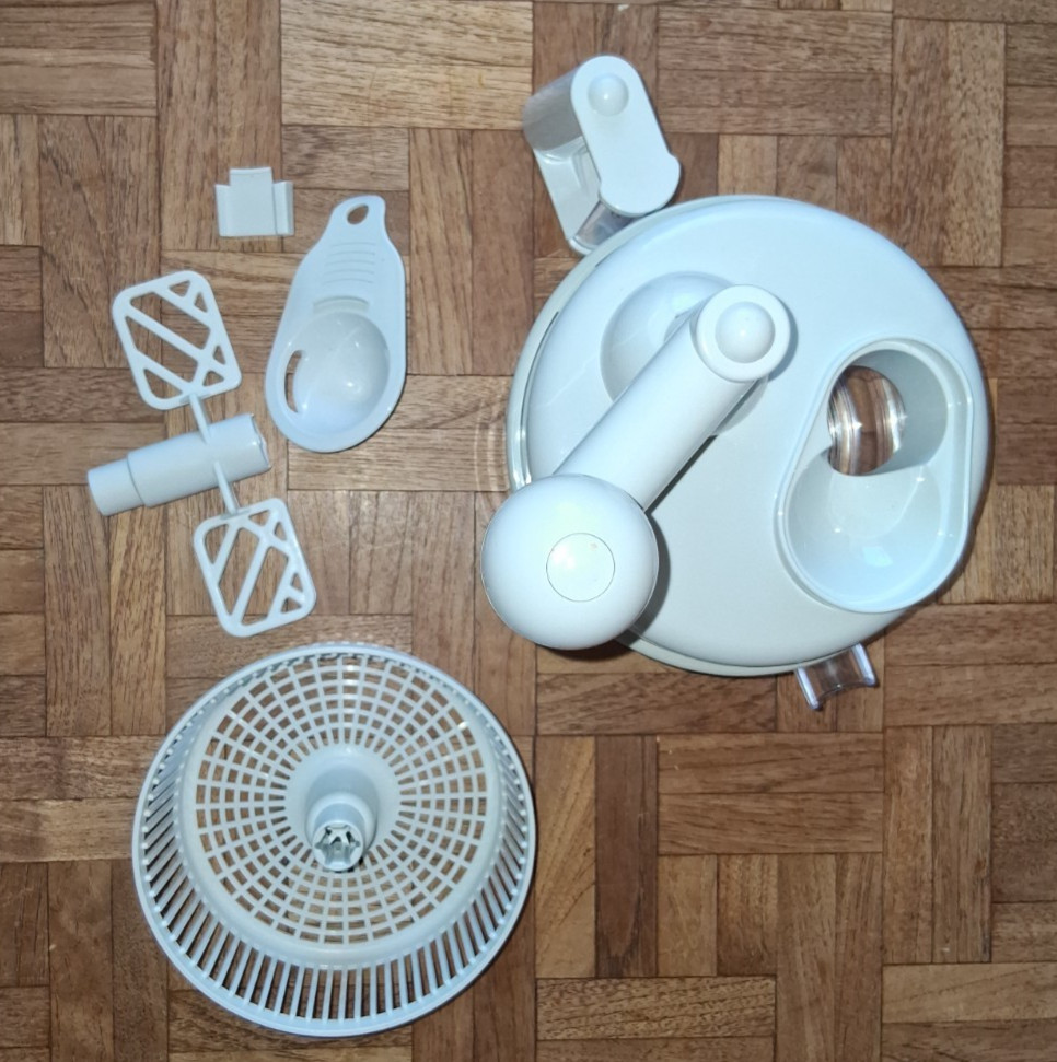 WHITE manual chopper is multi-functional w/ slicer, blender & salad spinner (B1)