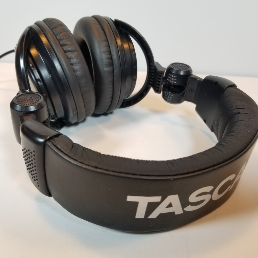 TASCAM TH-03 Closed Back Headphones