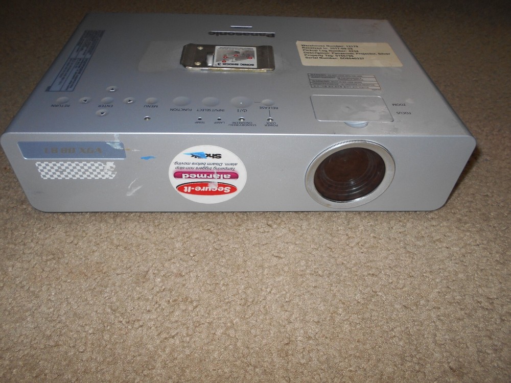 PANASONIC PT-LB80 PROJECTOR No Cords