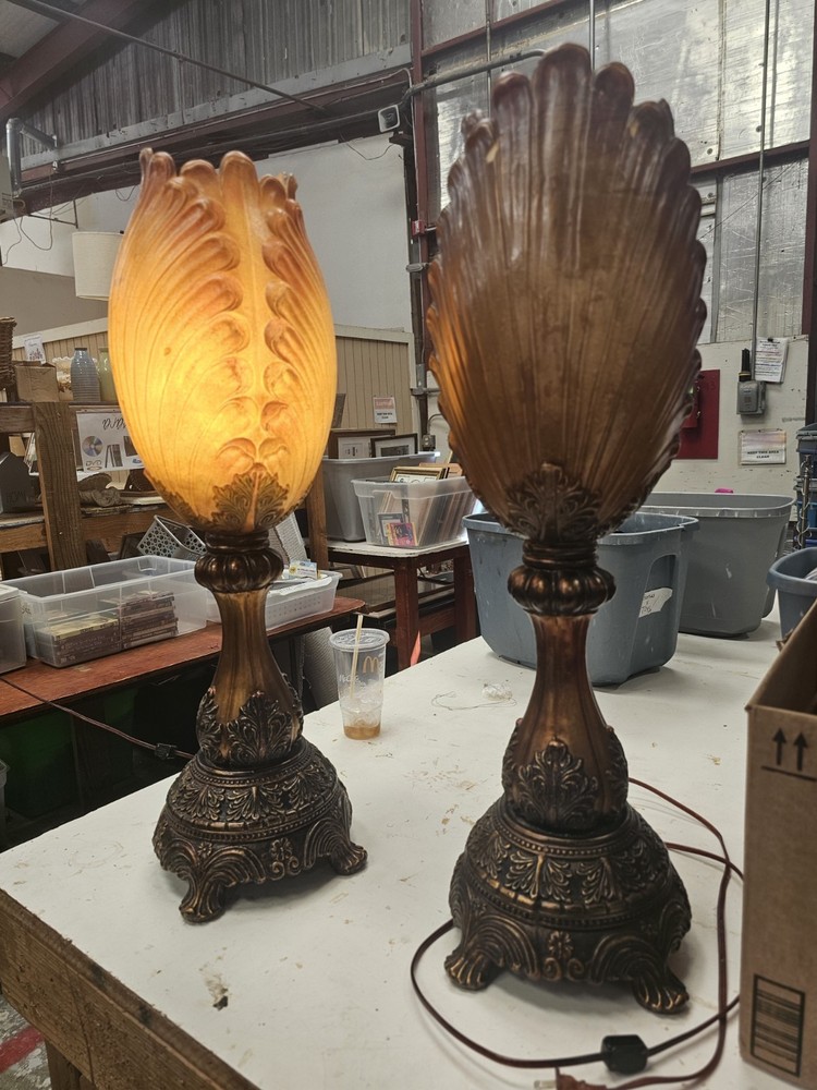 Claim Shell Bintage Lamp