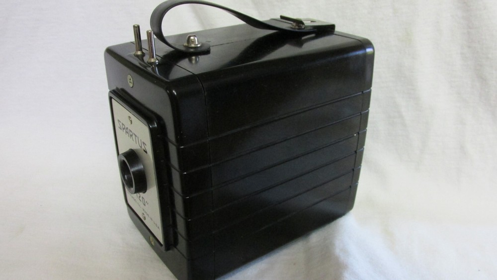 VINTAGE 1950s SPARTUS 120 CAMERA