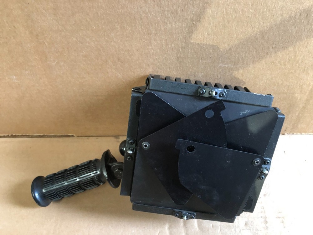 Lowel Omni Multi-Voltage Focusing Light