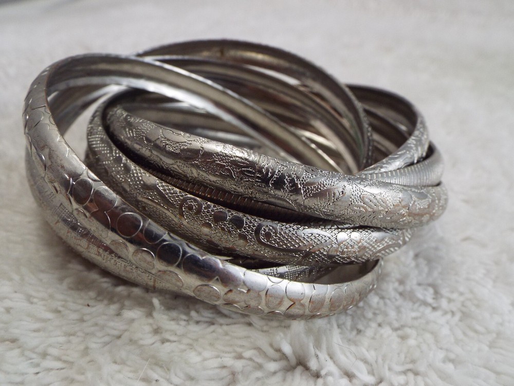 Silvertone Etched Interlocked Bangles Bracelet (G12)