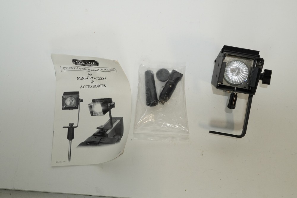 Cool - Lux mini cool MR-16 portable light