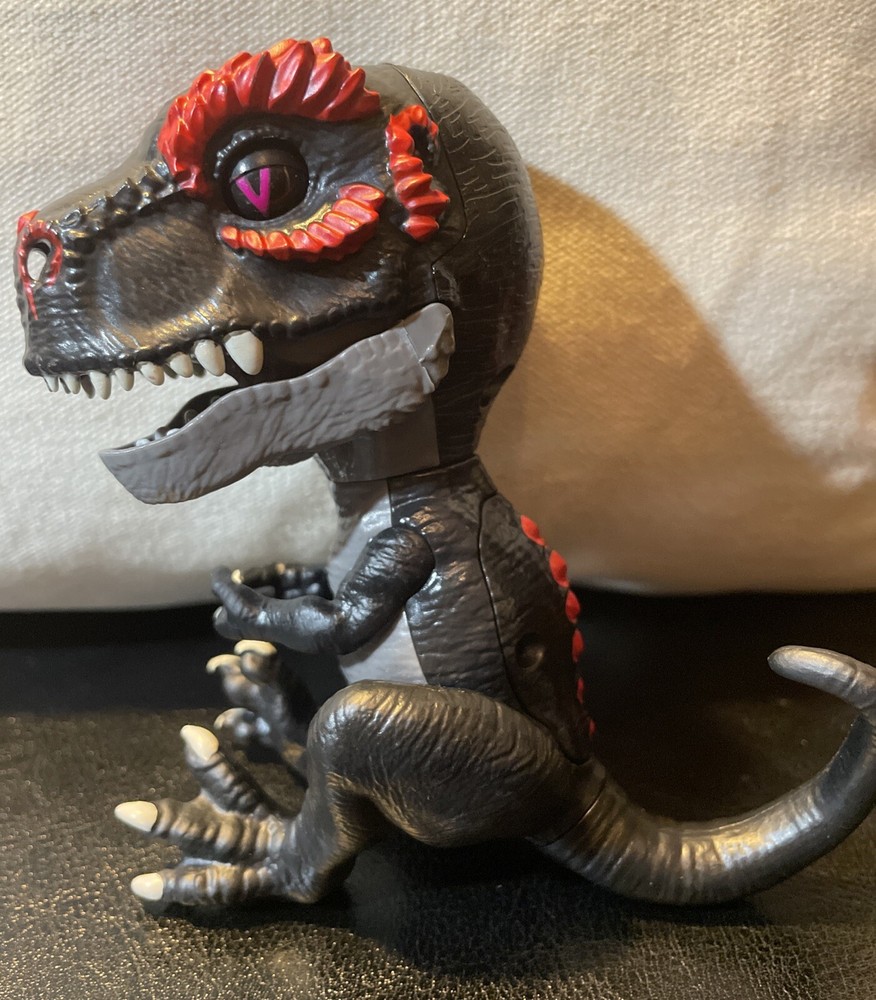 Wowwee Fingerlings Untamed Interactive Dinosaur: Jailbreak