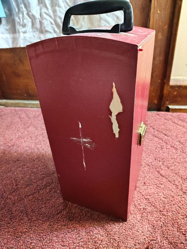 Haunted Doll: Shadow box doll