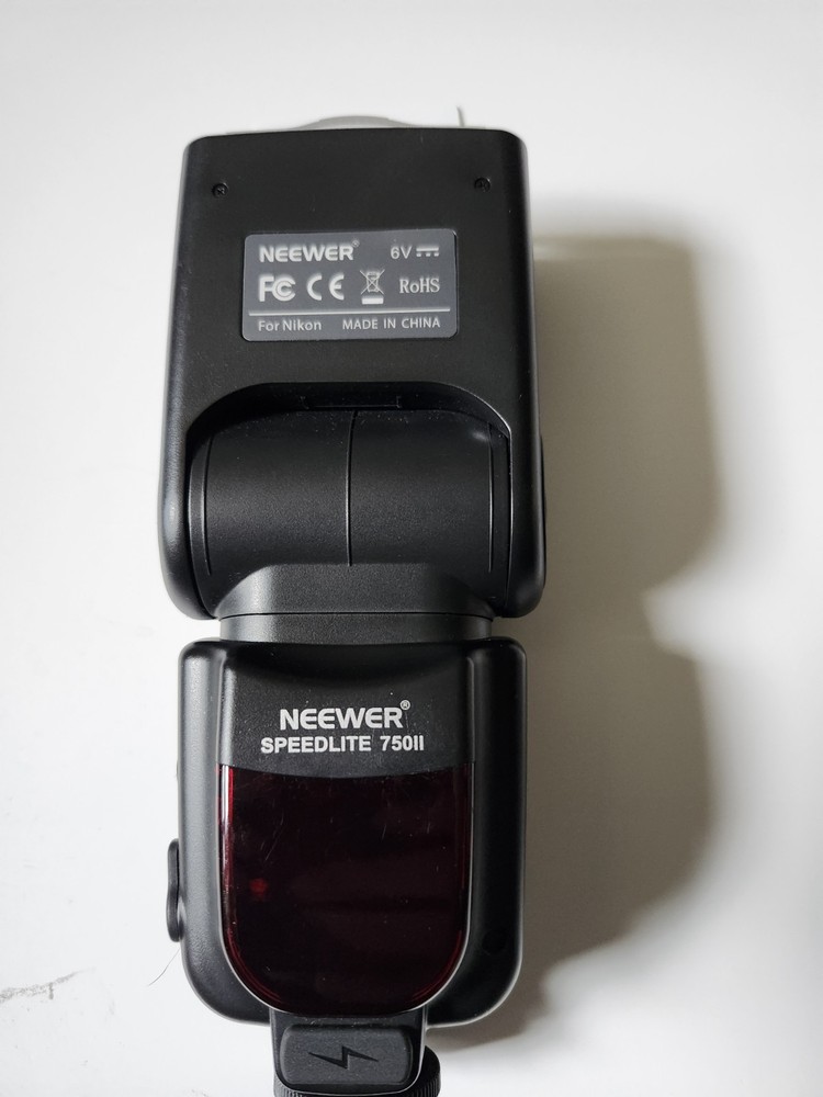 Neewer Speedlight 750ii