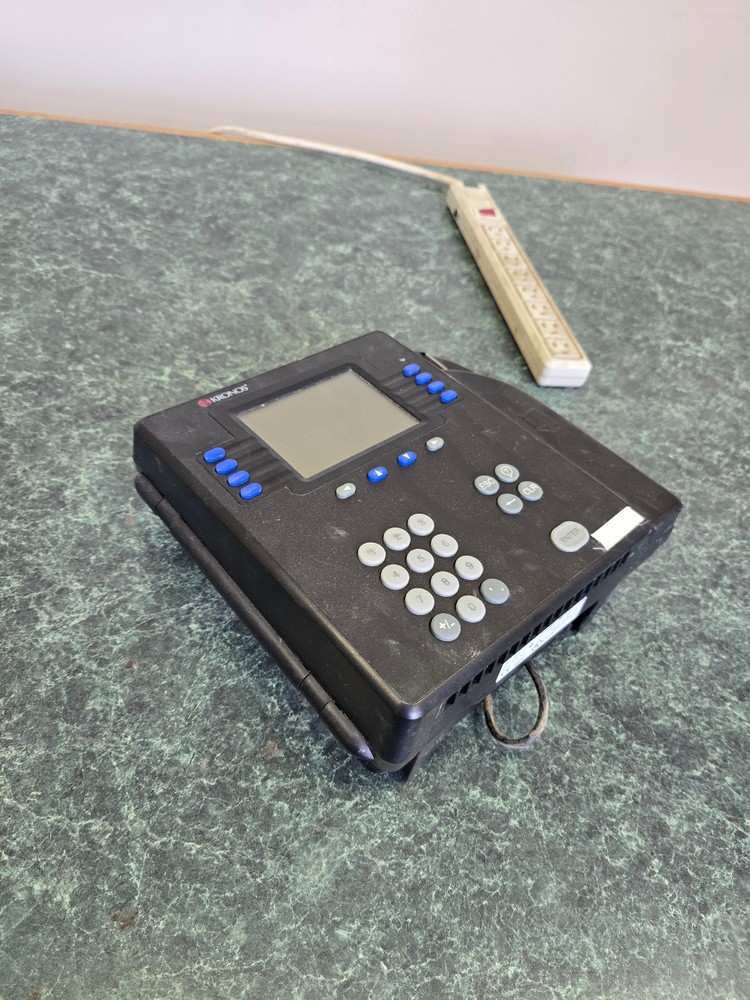 4500 Time Clock System Kronos Series System - Small Crack