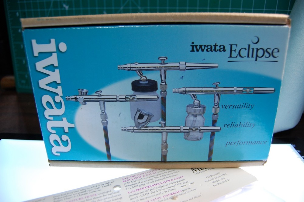 Iwata HP-BS Eclipse Airbrush - Small Gravity Feed + Air Hose - Silver