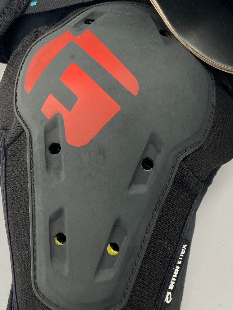 G-Form E-line Knee Guards- Black- Size Small