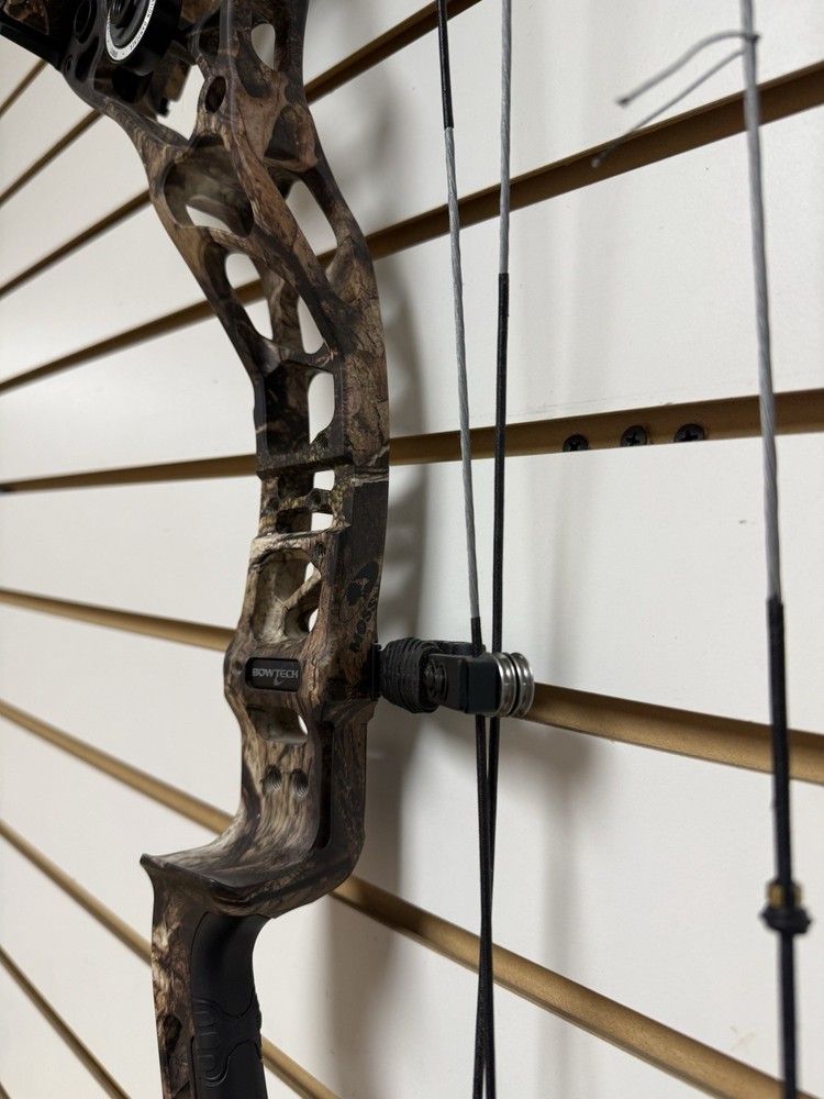 NEW Bowtech Core SR in Camo Right Hand 70# 25-30" Compound Bow