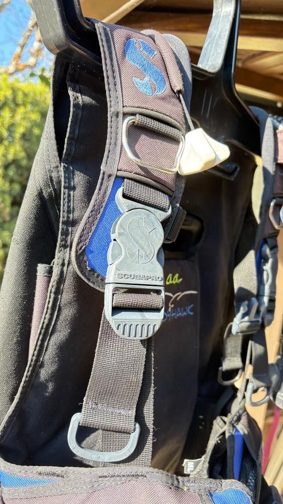 Scubapro Ladyhawk BCD W/Air 2, Medium, Black/Blue