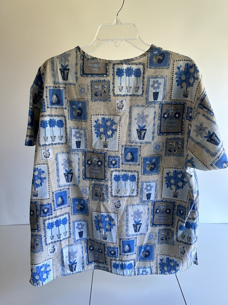 Crest Scrub Top Size M