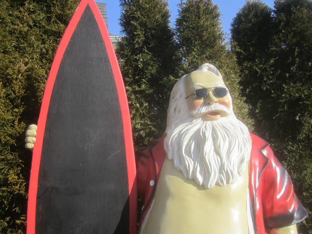 VINTAGE SURFING SANTA