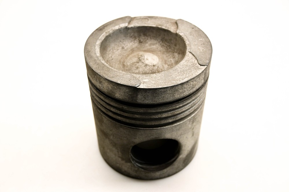 Mack 41334 B-1 D-14 Piston NOS