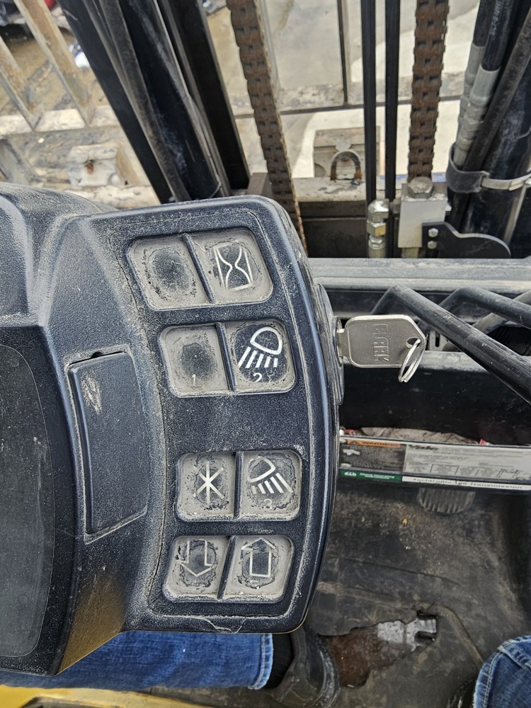2017 Yale Glc120vx 12,000lb TWO STAGE
