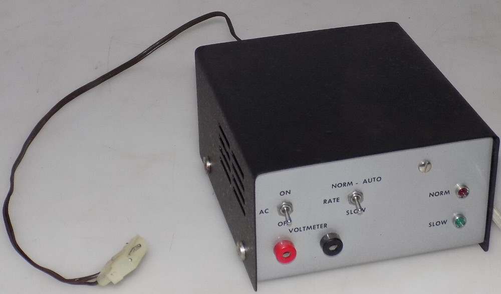 VINTAGE- UNBRANDED VOLTMETER MADE IN TAIWAN