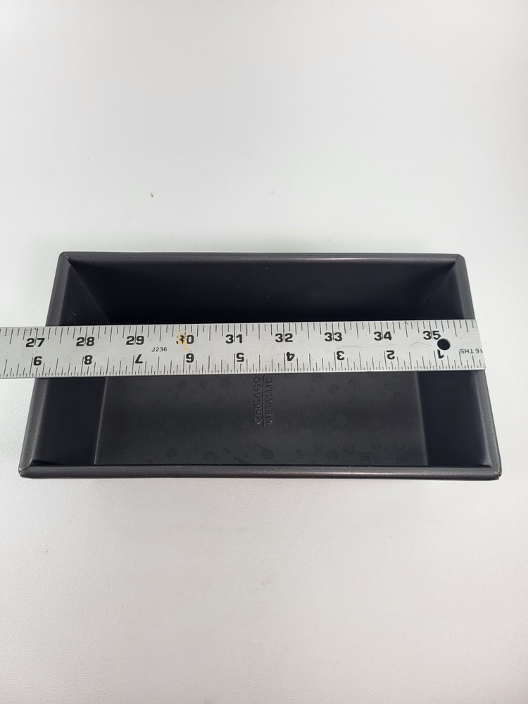 chicago metallic Loaf pan 9" X 5"